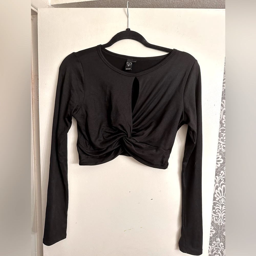 Peekaboo black long sleeve crop top . Size s/m .